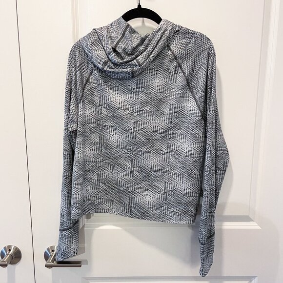 The North Face Hoodie Motivation Flashdry Pullover Sweatshirt Thumbhole in Gray - Picture 2 of 10